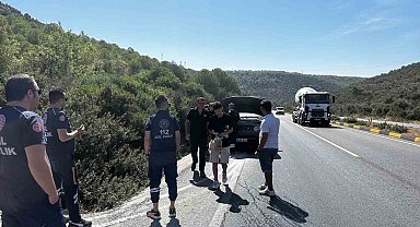 İtfaiyenin hızlı müdahalesi, otomobili yanmaktan kurtardı