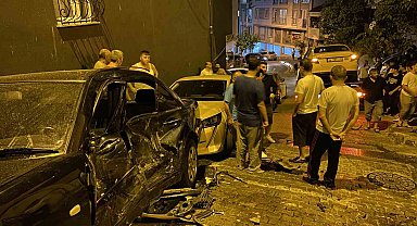 Kağıthane'de freni patlayan taksi yokuş aşağı kayarak 3 araca çarptı: 1 yaralı