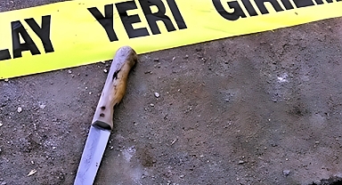 Kan Donduran Vahşet ! Kocasını Uyurken Boğazından Bıçaklayarak Öldürdü 