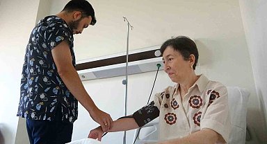 Karpuz büyüklüğündeki tümör göğsünü patlattı