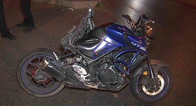 Hız Yapan Motosiklet Kontrolden Çıkıp Metrelerce Sürüklendi