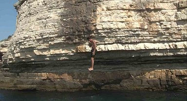 Kayalıklardan ölümüne atlayış