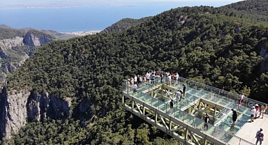 Kazdağları'nda Cam Seyir Terasını 50 Bin Kişi Ziyaret Etti 