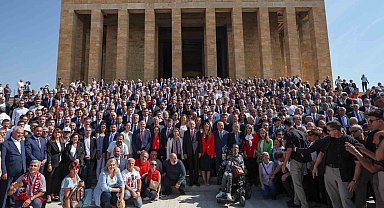 Kılıçdaroğlu, CHP'nin 100'üncü yıl etkinlikleri çerçevesinde Anıtkabir'i ziyaret etti