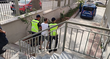 Kiralık evde uyuşturucu satarken jandarmaya yakalandı