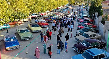 Klasik otomobillerle geçmişe yolculuk