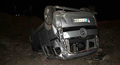 Kontrolden çıkan kamyonet köprüden uçtu: 2 yaralı