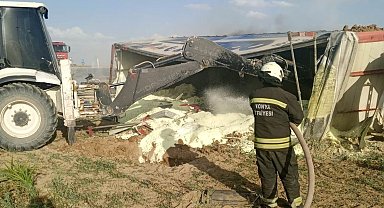 Konya'da tır devrildi, sürücü yaralandı