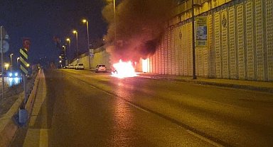 Küçükçekmece'de araç yangını