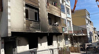 Küçükçekmece'de yangın: 15 kişi itfaiye tarafından kurtarıldı