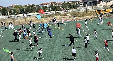 Kulu'da çocuklara uçurtma şenliği