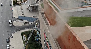 Maltepe'de AVM'de çıkan yangın paniğe neden oldu