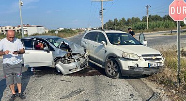 Manavgat'ta iki otomobil çarpıştı: 1 yaralı