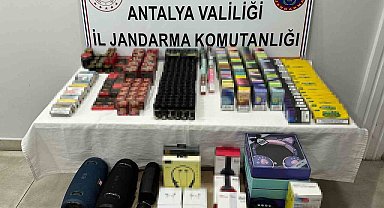 Manavgat'ta kaçak sigara operasyonu: 2 gözaltı