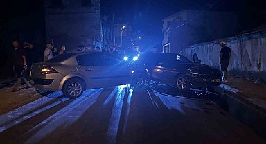 Milas'ta iki otomobil kafa kafaya çarpıştı: 1 yaralı