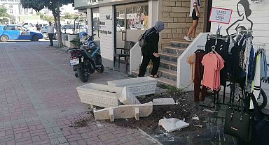 Önce otomobile sonra kaldırımdaki çiçekliklere çarptı: 1 yaralı