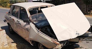 Otomobil duvara çarptı:1 yaralı