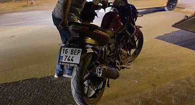 Otomobil ile çarpışan motosiklet sürücüsü hayatını kaybetti