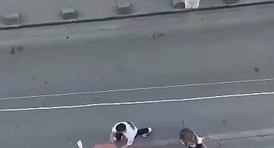 Pendik'te sokak ortasında anne oğul kavgası