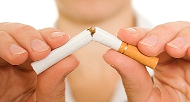 Sigara içenler 2,5 kat daha fazla bel ağrısı yaşıyor