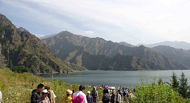 Tanrı Dağları doğal güzelliğiyle hayran bırakıyor