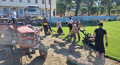 Tarım Meslek Lisesi Öğrencileri Tarlada Üretiyor   