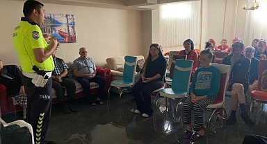 Trafikçilerden Yaşlılara Vefa   