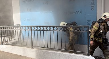 Üsküdar'da korkutan depo yangını