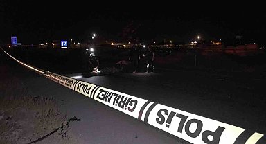 Yolcu indiren araca kamyon çarptı: Kasadan savrulan 2 kişi öldü, 8 kişi yaralandı