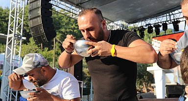 2 dakikada 2 kilogram bal yedi birinciliği kaptı