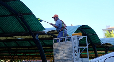 Altıeylül'den Kapalı Pazar Yerlerine Kış Bakımı   