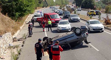 Araç takla attı: 3 yaralı