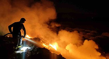 Atık sahasında çıkan yangın, makilik alana sıçramadan söndürüldü
