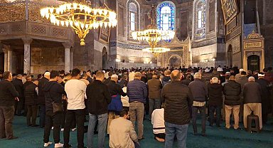 Ayasofya Camii'nde Filistin'de öldürülenler için gıyabi cenaze namazı kılındı