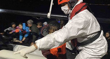 Ayvacık açıklarında Yunan unsurlarınca ölüme terk edilen 35 kaçak göçmen kurtarıldı