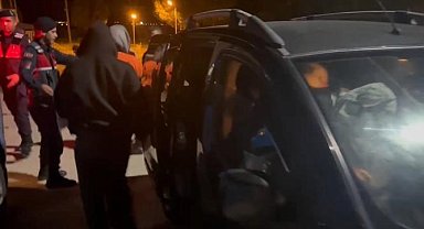 Ayvacık'ta 9 kaçak göçmen ile 2 organizatör yakalandı