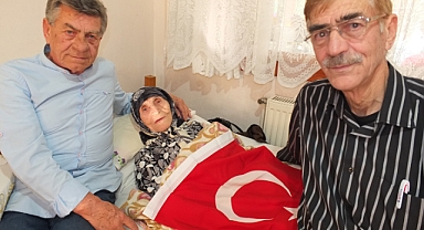 Balıkesir'de Asırlık Hanife Nineye Vefa Ziyareti   