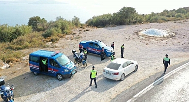 Balıkesir'de Jandarmadan Asayiş Ve Trafik Uygulaması   