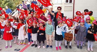 Balıkesir’de Miniklerin 100. Yıl Coşkusu   