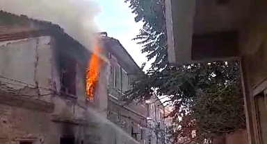 Balıkesir’de Tarihi Ev Alev Alev Yandı   