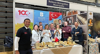 Cumhuriyet’in 100.Yılında Bayrağımız Türk Peynirleri İle Norveç’te Dalgalandı