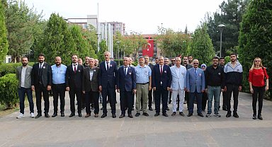 Diyarbakır'da Türk Eğitim-Sen Cumhuriyet'in 100. yılını kutladı