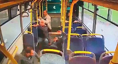 Halk otobüsü ile çarpışan işçi servisi devrildi: 11 yaralı