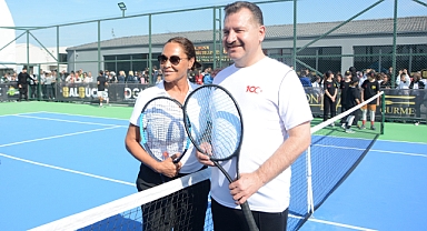 Hülya Avşar, Yücel Yılmaz'a Karşı   