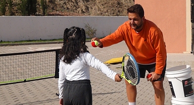 İlkokul Öğrencileri Tenisle Tanıştı 