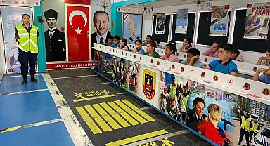 İzmir'de jandarmadan trafik güvenliği eğitimi