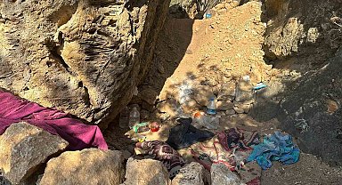 Jandarma kaçak kazı yapan definecileri suçüstü yakaladı