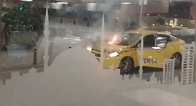 Kağıthane'de yangın paniği kamerada: Taksi alev alev yandı