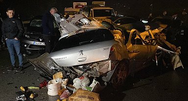 Kocaeli'de ortalık savaş alanına döndü: 26 araç kazaya karıştı, 13 kişi yaralandı