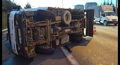 Kontrolden çıkan kamyonet devrildi: 1 yaralı